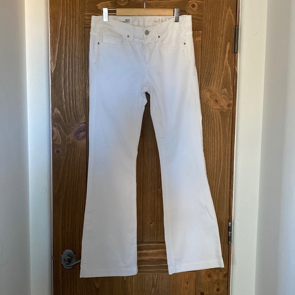 GAP Woman’s 1969 Style Long & Lean White Denim Jeans - size 28/6. Never Worn